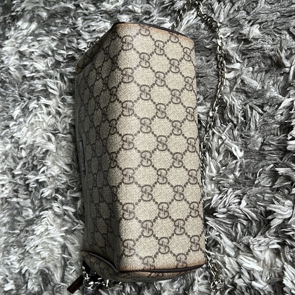 AUTHENTIC GUCCI - Picture 7 of 9